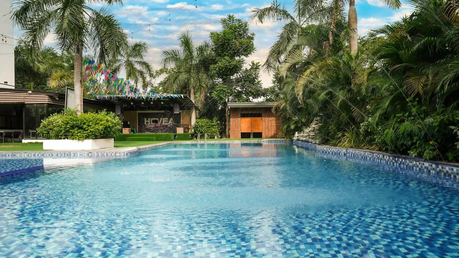 Dancenter Luxury Retreat Angeles City Pampanga Formerly Hevea Resort Apartmán