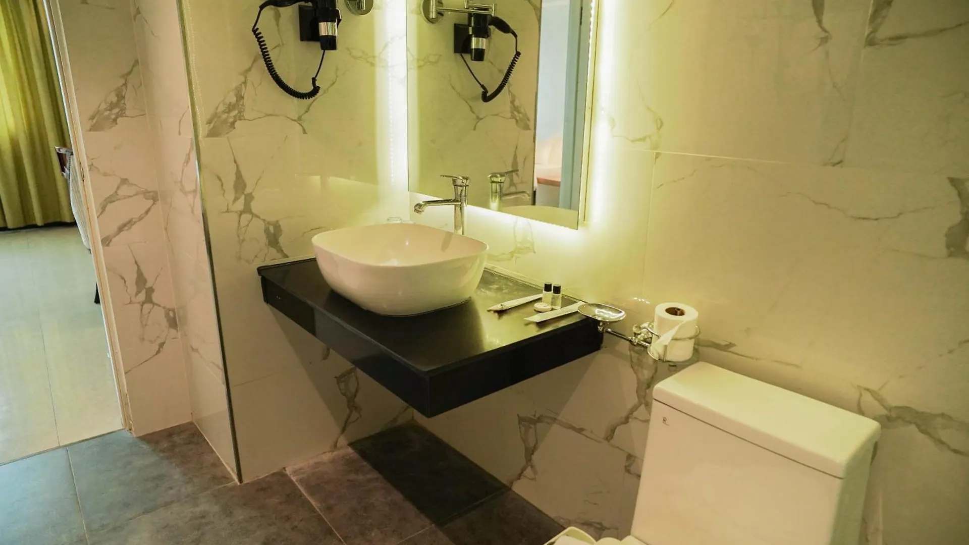 Dancenter Luxury Retreat Angeles City Pampanga Formerly Hevea Resort Apartmán